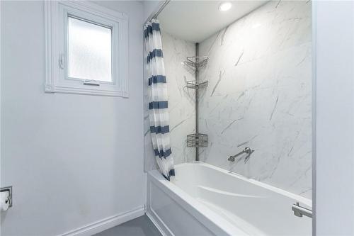 270 Rowntree Drive, Hamilton, ON - Indoor Photo Showing Bathroom