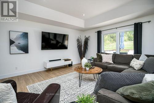 859 Gunter Settlement Road, Quinte West, ON - Indoor Photo Showing Living Room