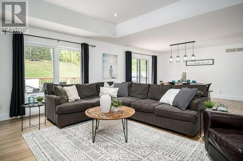 859 Gunter Settlement Road, Quinte West, ON - Indoor Photo Showing Living Room