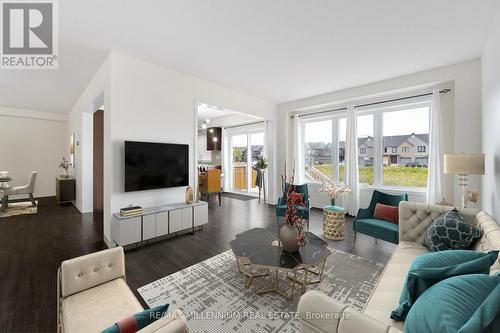 8455 Elderberry Drive, Niagara Falls, ON - Indoor Photo Showing Living Room