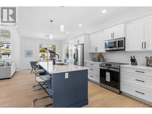 2789 Canyon Crest Drive, West Kelowna, BC - Indoor Photo Showing Kitchen With Upgraded Kitchen