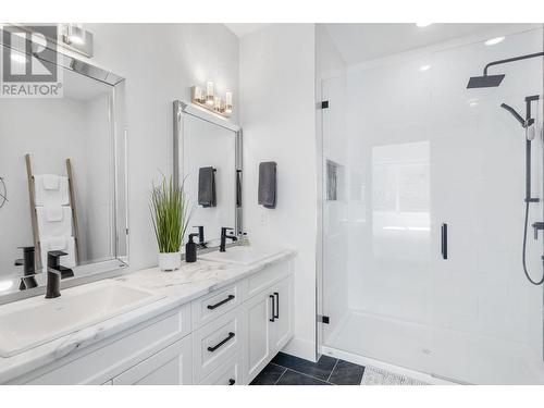 2789 Canyon Crest Drive, West Kelowna, BC - Indoor Photo Showing Bathroom