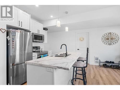 2789 Canyon Crest Drive, West Kelowna, BC - Indoor Photo Showing Kitchen With Double Sink With Upgraded Kitchen