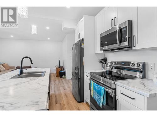 2789 Canyon Crest Drive, West Kelowna, BC - Indoor Photo Showing Kitchen With Double Sink