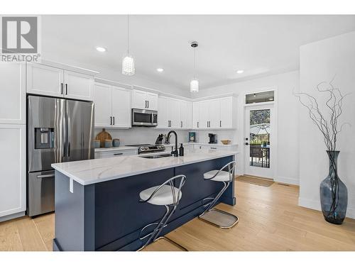 2789 Canyon Crest Drive, West Kelowna, BC - Indoor Photo Showing Kitchen With Upgraded Kitchen