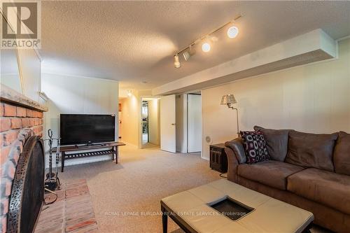 294 Parkside Drive, Hamilton (Waterdown), ON - Indoor Photo Showing Living Room