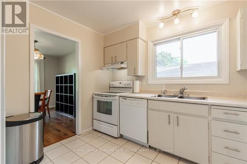 294 Parkside Drive, Hamilton, ON - Indoor Photo Showing Living Room