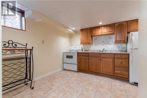 294 Parkside Drive, Hamilton, ON - Indoor Photo Showing Bedroom