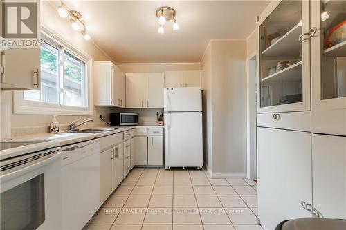 294 Parkside Drive, Hamilton (Waterdown), ON - Indoor Photo Showing Kitchen With Double Sink