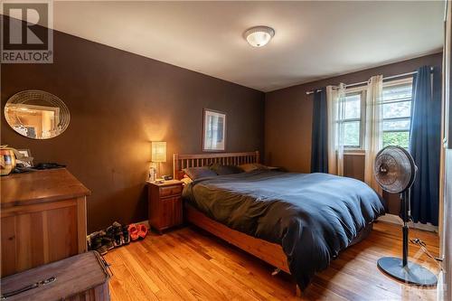 916 Aaron Avenue, Ottawa, ON - Indoor Photo Showing Bedroom