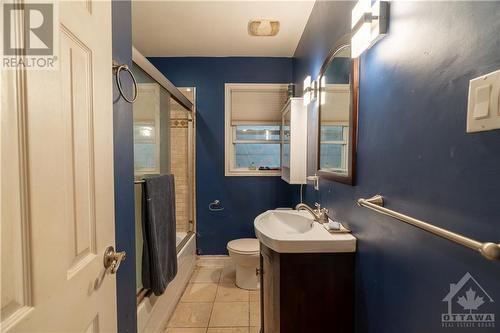 916 Aaron Avenue, Ottawa, ON - Indoor Photo Showing Bathroom