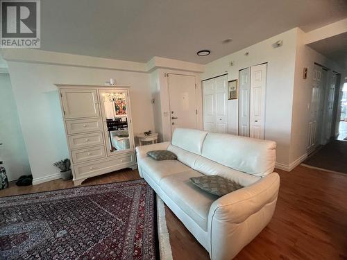 3F 1388 Homer Street, Vancouver, BC - Indoor Photo Showing Living Room