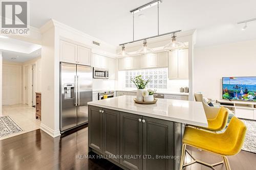 301 - 8 Sultan Street, Toronto (Bay Street Corridor), ON - Indoor Photo Showing Kitchen With Upgraded Kitchen