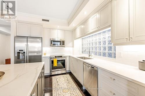 301 - 8 Sultan Street, Toronto (Bay Street Corridor), ON - Indoor Photo Showing Kitchen With Upgraded Kitchen