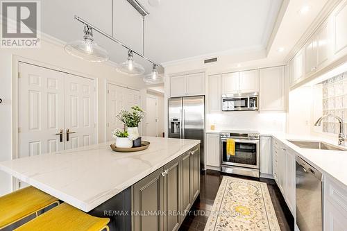 301 - 8 Sultan Street, Toronto (Bay Street Corridor), ON - Indoor Photo Showing Kitchen With Upgraded Kitchen