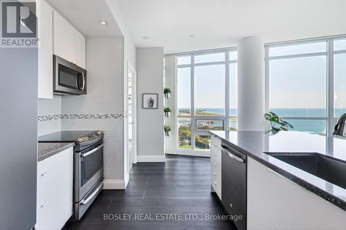 2403 - 231 Fort York Boulevard, Toronto (Niagara), ON - Indoor Photo Showing Kitchen With Upgraded Kitchen