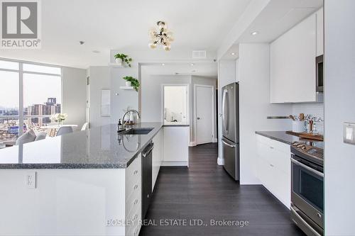 2403 - 231 Fort York Boulevard, Toronto (Niagara), ON - Indoor Photo Showing Living Room