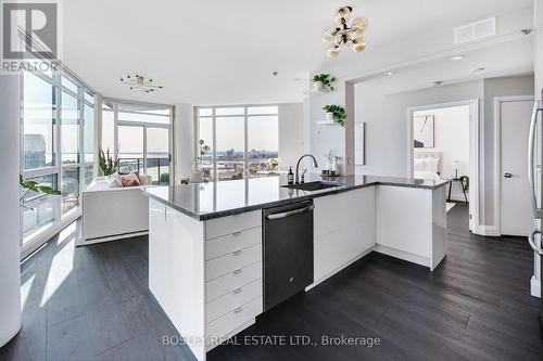 2403 - 231 Fort York Boulevard, Toronto (Niagara), ON - Indoor Photo Showing Living Room