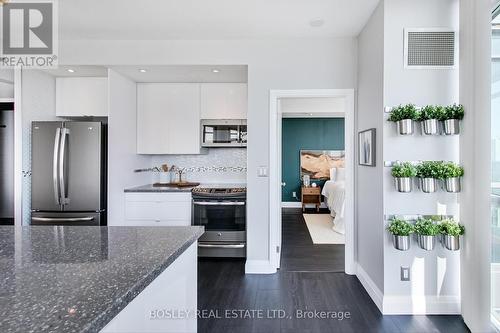 2403 - 231 Fort York Boulevard, Toronto (Niagara), ON - Indoor Photo Showing Kitchen