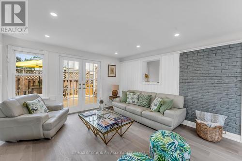 133 Huntington Park Drive, Markham (Thornlea), ON - Indoor Photo Showing Living Room