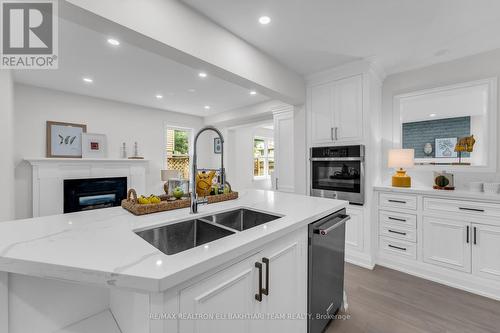 133 Huntington Park Drive, Markham (Thornlea), ON - Indoor Photo Showing Kitchen With Double Sink With Upgraded Kitchen