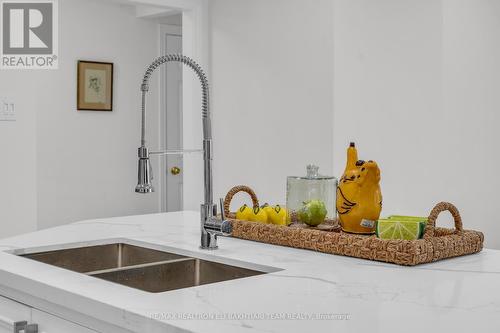 133 Huntington Park Drive, Markham (Thornlea), ON - Indoor Photo Showing Kitchen With Double Sink