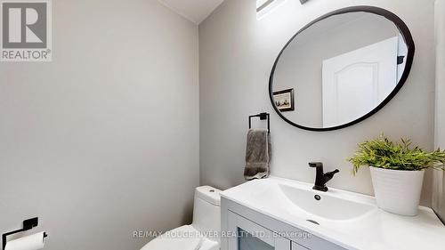 32 Dalmato Court, Vaughan (Vaughan Grove), ON - Indoor Photo Showing Bathroom