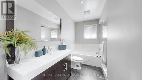 32 Dalmato Court, Vaughan (Vaughan Grove), ON - Indoor Photo Showing Bathroom