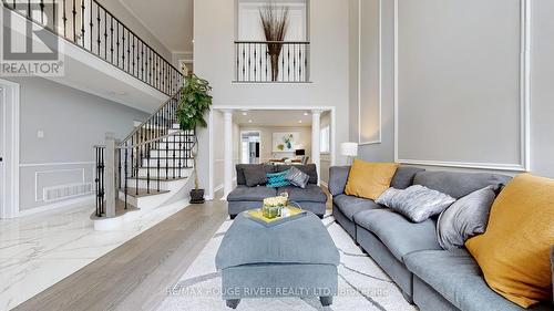 32 Dalmato Court, Vaughan (Vaughan Grove), ON - Indoor Photo Showing Living Room