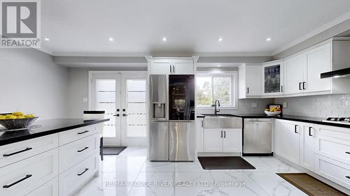 32 Dalmato Court, Vaughan (Vaughan Grove), ON - Indoor Photo Showing Kitchen With Stainless Steel Kitchen With Upgraded Kitchen