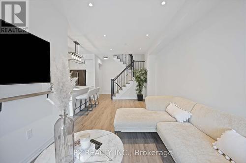 235 Vivant Street, Newmarket, ON - Indoor Photo Showing Living Room