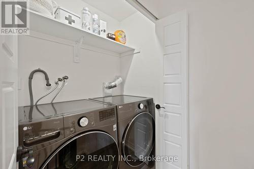 235 Vivant Street, Newmarket, ON - Indoor Photo Showing Laundry Room