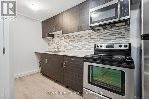 11 Bristow Court, Barrie (Allandale Heights), ON - Indoor Photo Showing Kitchen With Upgraded Kitchen