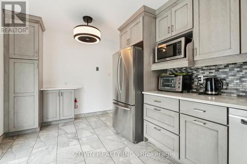 11 Bristow Court, Barrie (Allandale Heights), ON - Indoor Photo Showing Kitchen