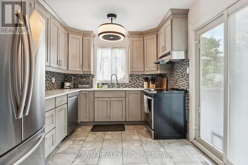 11 Bristow Court, Barrie (Allandale Heights), ON - Indoor Photo Showing Kitchen