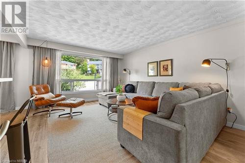 58 Riddle Court, North Bay, ON - Indoor Photo Showing Living Room