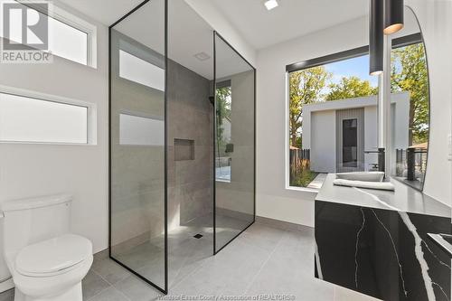 754 Old Tecumseh Road, Lakeshore, ON - Indoor Photo Showing Bathroom