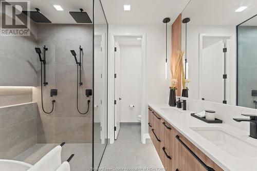 754 Old Tecumseh Road, Lakeshore, ON - Indoor Photo Showing Bathroom