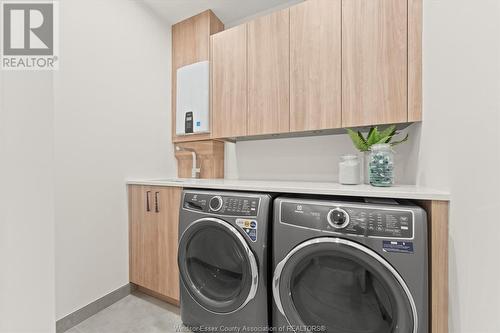 754 Old Tecumseh Road, Lakeshore, ON - Indoor Photo Showing Laundry Room