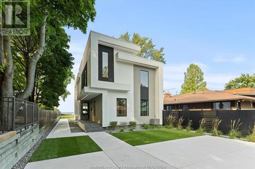 754 Old Tecumseh Road, Lakeshore, ON - Outdoor With Facade