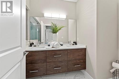 191 East Puce Road Unit# 10, Lakeshore, ON - Indoor Photo Showing Bathroom