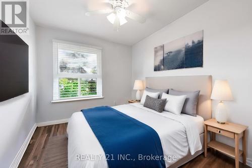 124 - 70 Cass Avenue, Toronto (Tam O'Shanter-Sullivan), ON - Indoor Photo Showing Bedroom