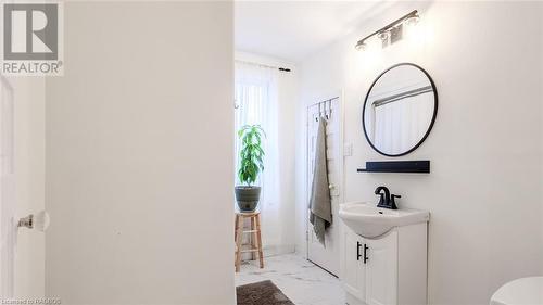 770 8Th Avenue E, Owen Sound, ON - Indoor Photo Showing Bathroom