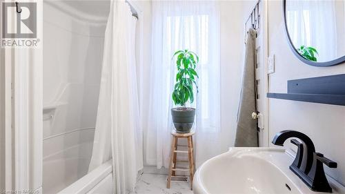 770 8Th Avenue E, Owen Sound, ON - Indoor Photo Showing Bathroom