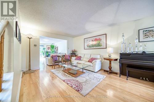 5146 Nishga Court, Mississauga, ON - Indoor Photo Showing Living Room