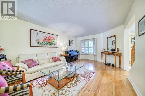 5146 Nishga Court, Mississauga, ON - Indoor Photo Showing Living Room