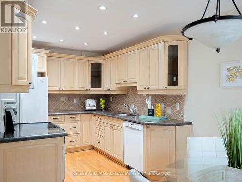 7 Stornwood Court, Brampton (Fletcher'S Creek South), ON - Indoor Photo Showing Kitchen