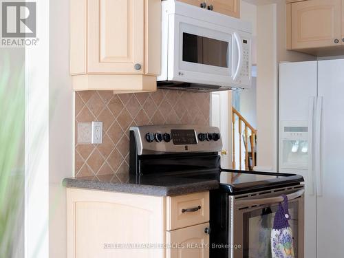 7 Stornwood Court, Brampton (Fletcher'S Creek South), ON - Indoor Photo Showing Kitchen