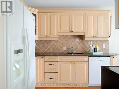 7 Stornwood Court, Brampton, ON - Indoor Photo Showing Kitchen