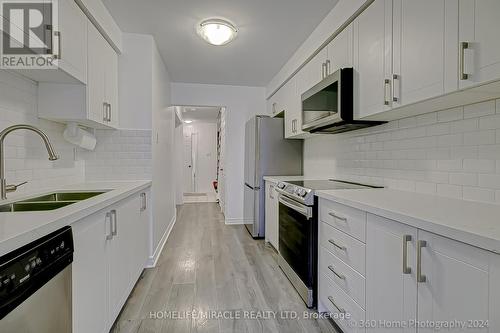 17 Clover Bloom Road, Brampton (Sandringham-Wellington), ON - Indoor Photo Showing Kitchen With Double Sink With Upgraded Kitchen